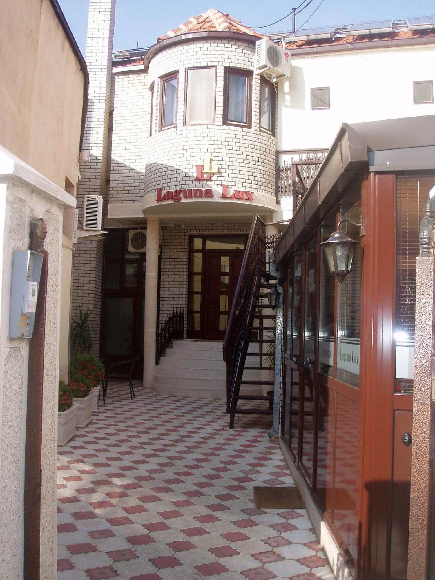 Garni Hotel Laguna Lux Ниш Экстерьер фото